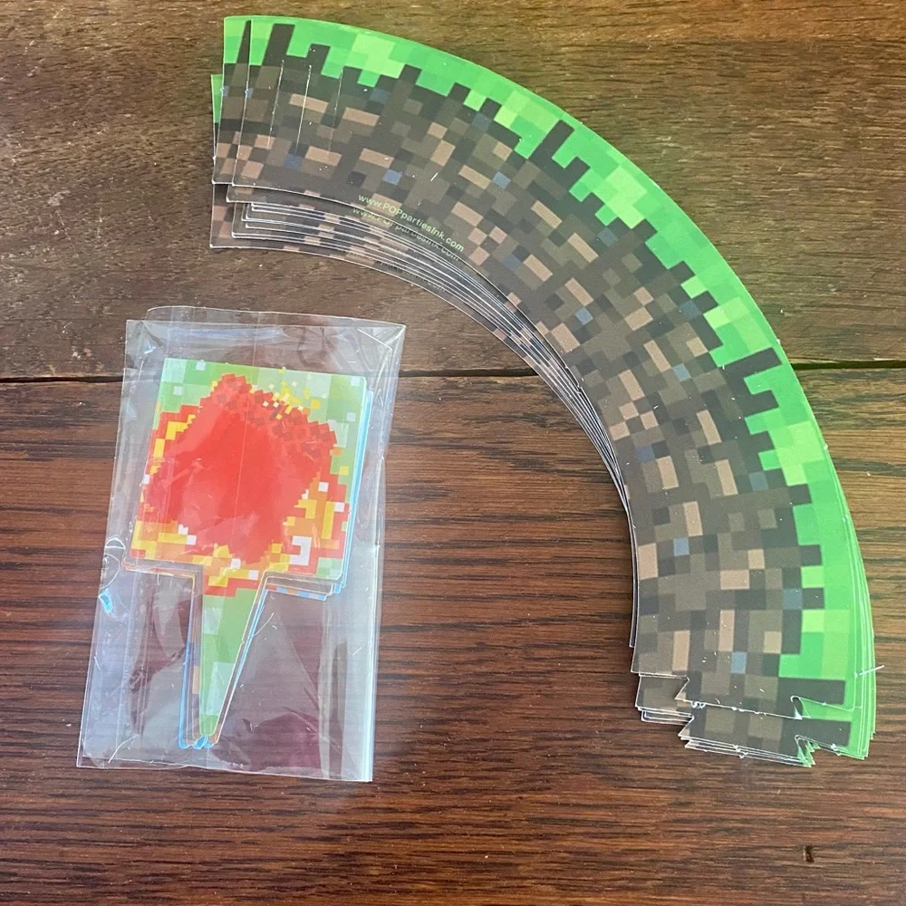 Minecraft Cupcake Wrappers (12) and Cupcake Toppers (13)